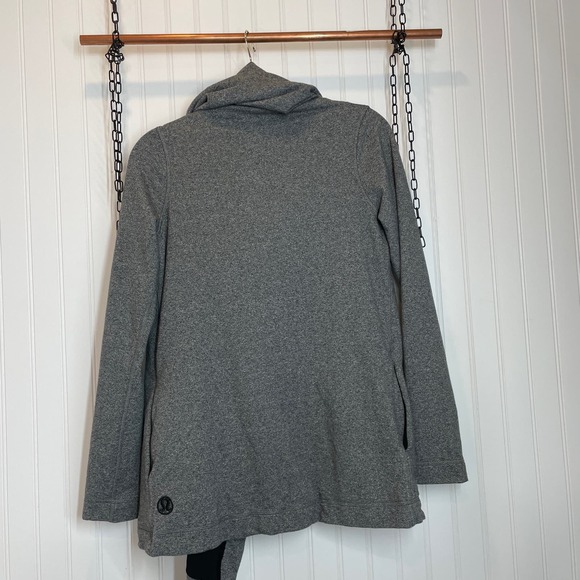 LULUEMON Savasana Wrap Drape Jacket Size 4 - Gray Mock Neck Pocket Asymmetrical - Picture 7 of 10